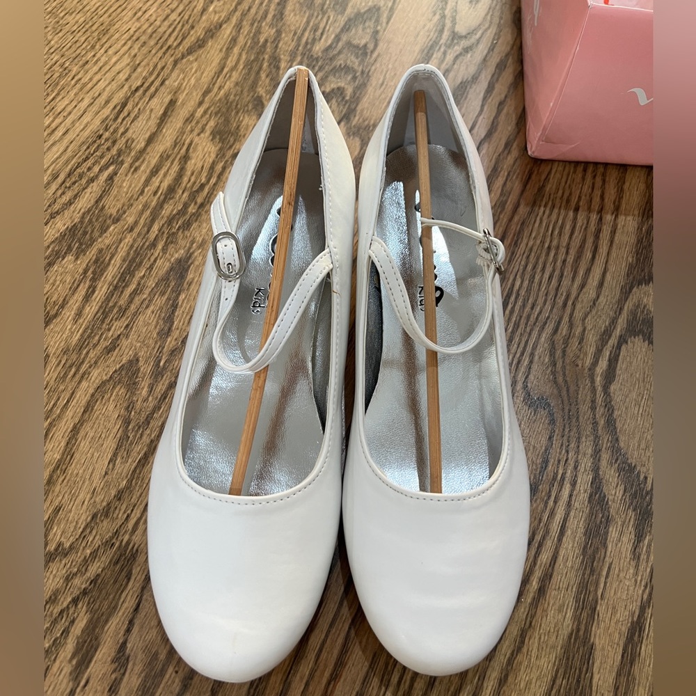 BNWT Nina Seely White smooth leather size 5
